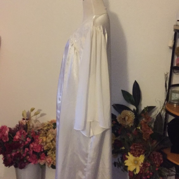 Satin Robe - Picture 4 of 8